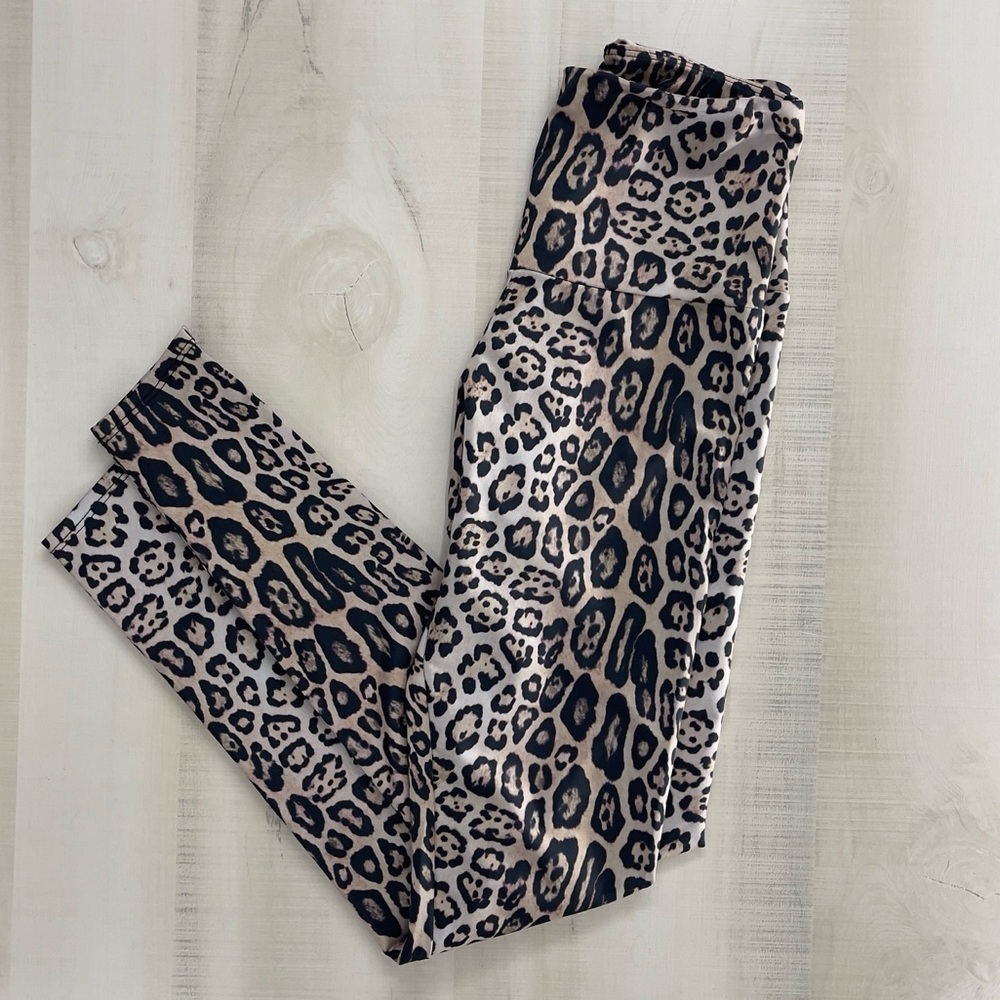 ONZIE xs cheetah leopard print natural high rise leggings slimming Pilates yoga